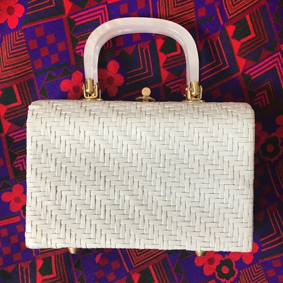Vintage Handbags - VINTAGE // White Basket Lucite Handle Handbag